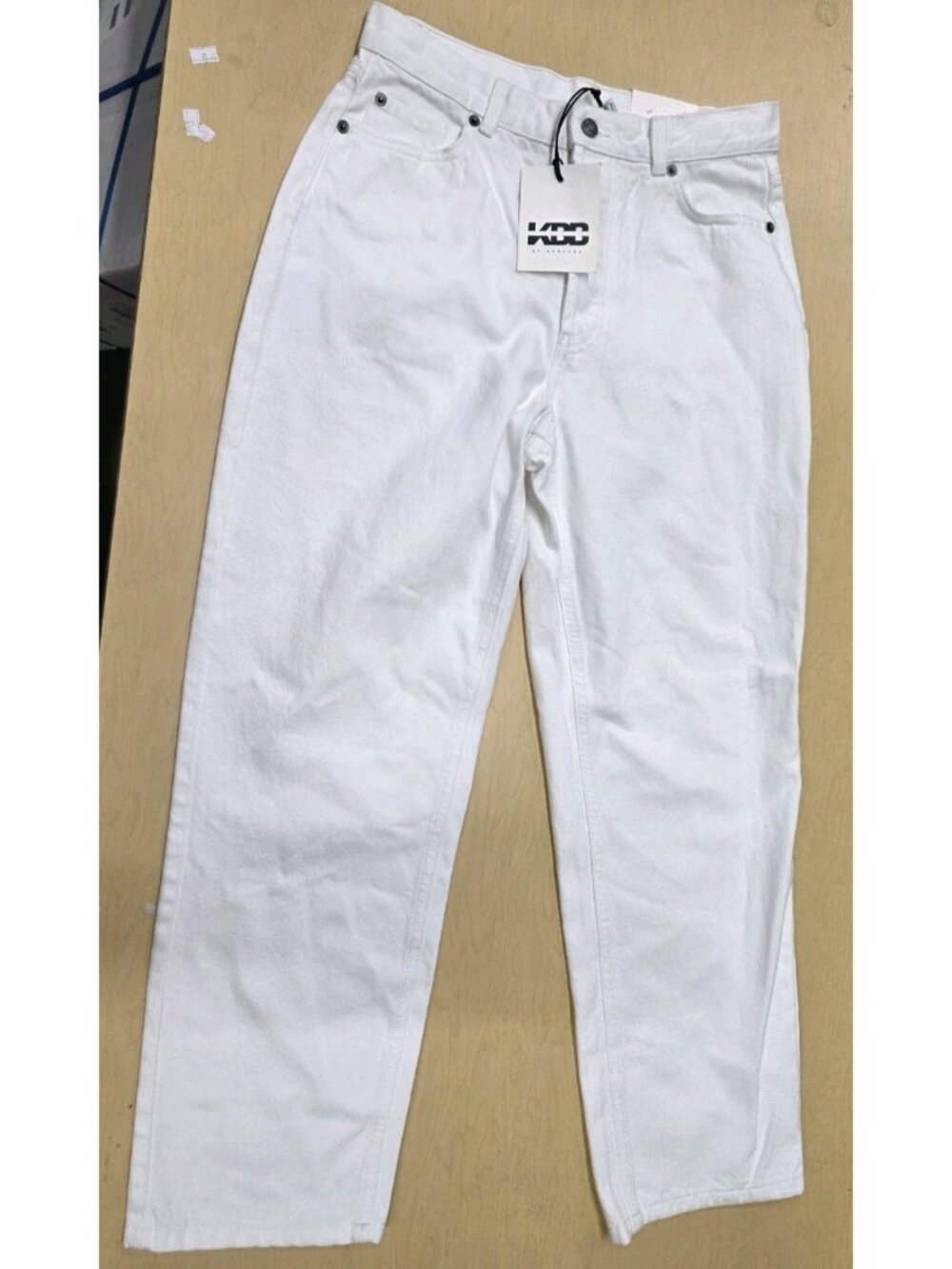 KBB by Kahlana Women's White Straight Leg Jeans Size 2. Wl420